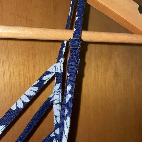 •SO•NAVY/WHITE DIASY, FRONT CHEST CRISSCROSS STRAPS & SMOCKED BACK DETAIL SMALL - Picture 8 of 11